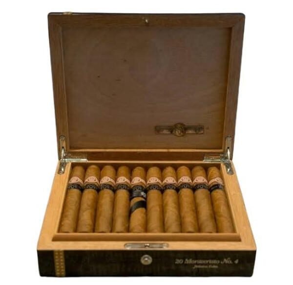 MONTECRISTO NO. 4 RESERVA COSECHA 2002 CIGAR