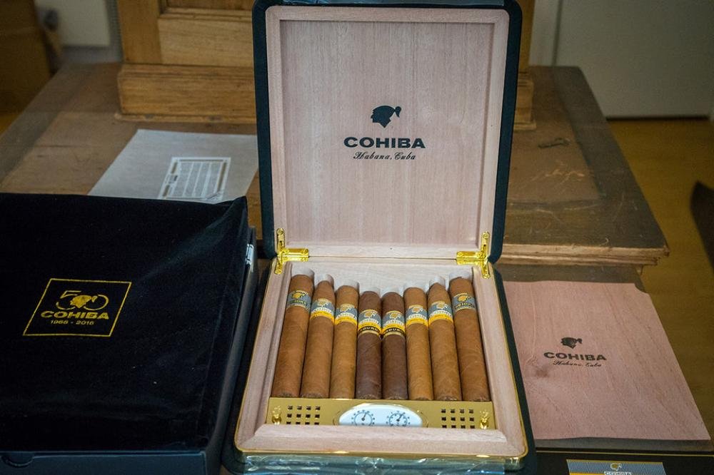 COHIBA 50 ANIVERSARIO TRAVEL HUMIDOR - Image 2